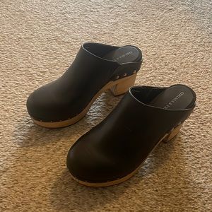 Chelsea & Violet clogs